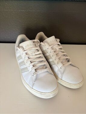Adidas Men's White Casual Leather Sneakers